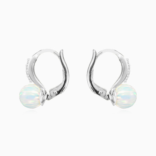 Boucles d’oreilles pendantes en opale blanche avec zircone