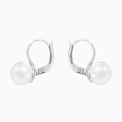 Boucles d’oreilles pendantes classiques avec perles en or blanc