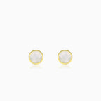 Boucles d’oreilles puces en or jaune avec perle