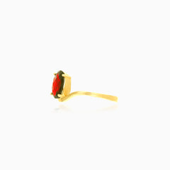 Anillo de oro amarillo con granate talla ovalada