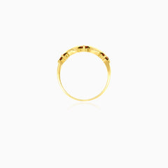 Anillo elegante de granate y circonita en oro