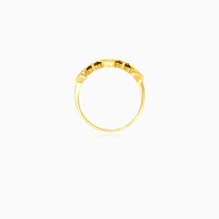 Stilvoller Granatring aus Gelbgold