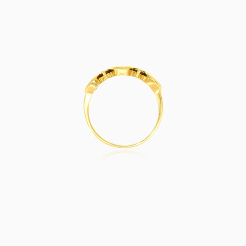 Stilvoller Granatring aus Gelbgold