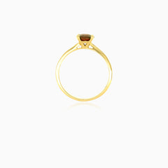 Yellow gold ring with one round garnet