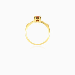 Solitaire garnet ring in yellow gold