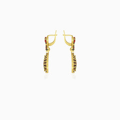 Vielseitige Ohrstecker mit Granat in verschiedenen Formen