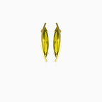 Elegantní zlaté náušnice s markýzovým brusem vltavínu