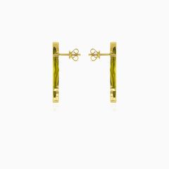 Elegantní zlaté náušnice s markýzovým brusem vltavínu