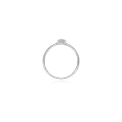 Stříbrný prsten s modrým oválným opálem