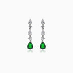 Pendientes de plata con esmeralda sintética y acentos de circonita cúbica