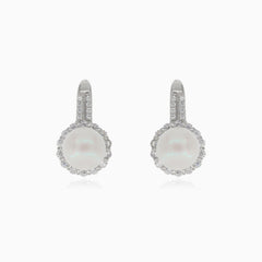 Boucles d'oreilles en argent avec perle et embellissements en zirconium cubique