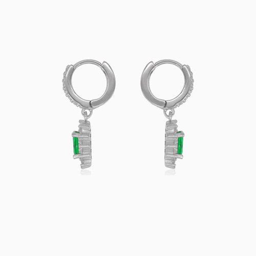 Halo-Silber-Hängerohrringe mit synthetischem Smaragd