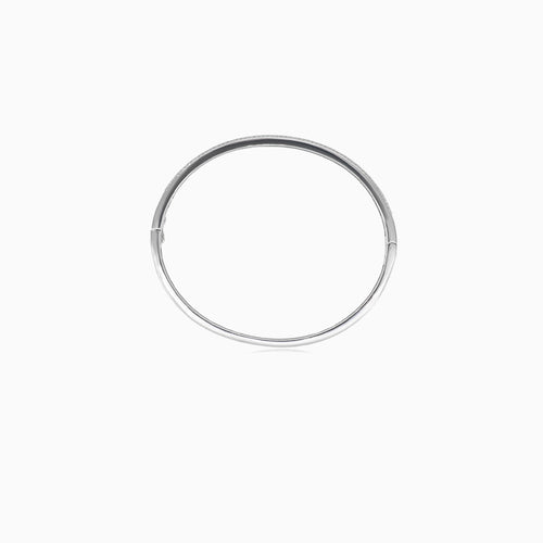 Elegantes Armreif-Armband mit Zirkonia