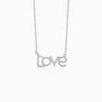 Stříbrný náhrdelník s nápisem Love