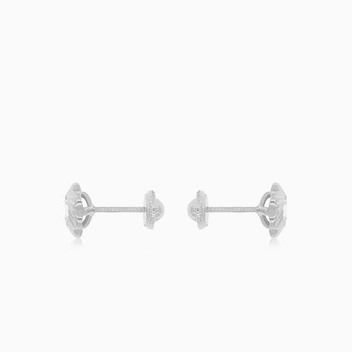 Sichere Ohrstecker aus Weißgold mit Blütenmotiv