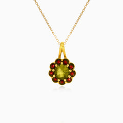 Pendentif Floral Harmony en or jaune avec moldavite ronde à facettes fines et grenat