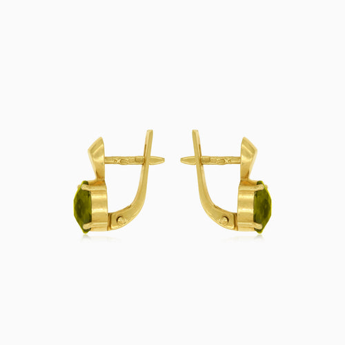 Schlichtheit in Gold mit ovalem Serenity-Hänger