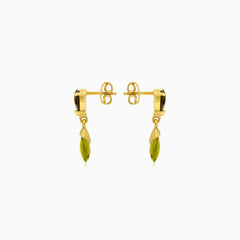 Boucles d’oreilles en or avec grenat et moldavite