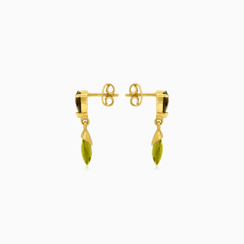 Granat- und Moldavit-Gold-Ohrringe