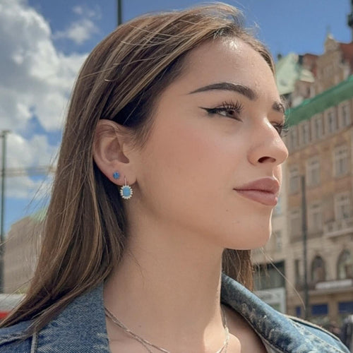 Stříbrné náušnice s modrým oválným opálem