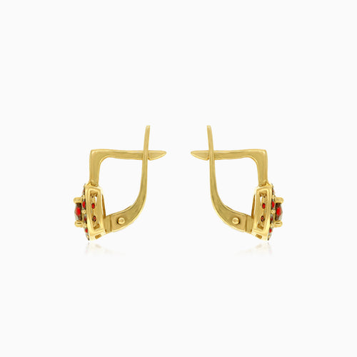 Ohrringe mit quadratischem Motiv und Granat-Tropfen