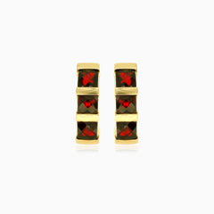 Zlaté náušnice čtvercového princesového brusu se třemi granáty