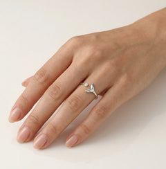 Bague chic en argent avec zircon cubique au design queue de baleine