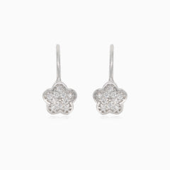Pendientes colgantes de plata en forma de flor con pequeños circonios cúbicos
