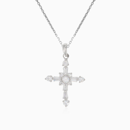Pendentif croix élégant en argent avec zircon cubique