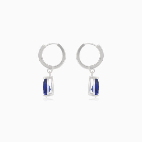 Stříbrné náušnice se syntetickým safírem