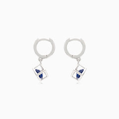 Silberne Würfelohrringe mit synthetischem Saphir innen