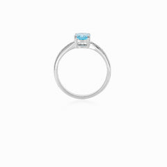 Bague en argent avec topaze bleue et zircon cubique