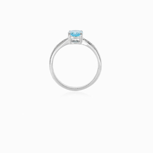 Bague en argent avec topaze bleue et zircon cubique