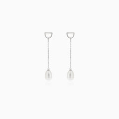 Boucles d’oreilles pendantes en chaîne avec clous en argent et perle