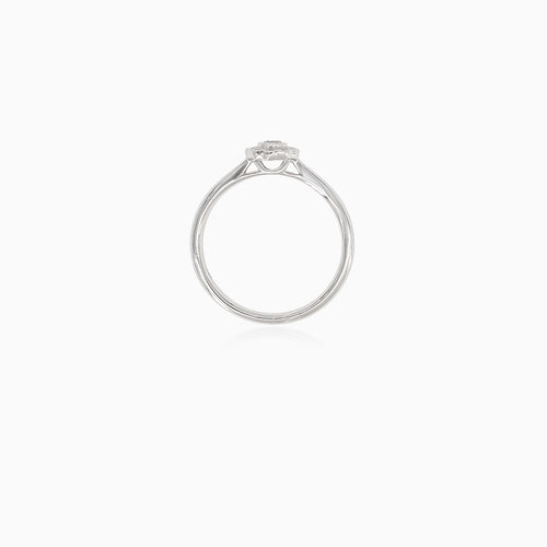 Bague de fiançailles moderne pour femme avec diamants ronds