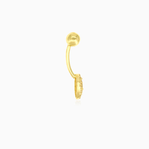 Trendiger Gold-Bauchnabelpiercing
