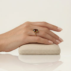 Oval garnet elegance in 14kt gold