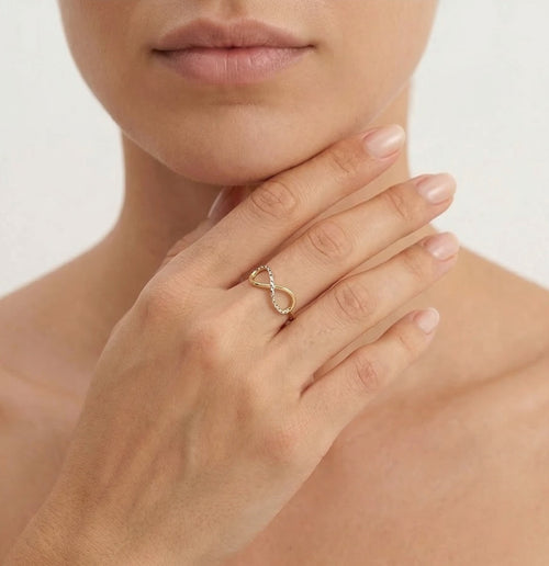 Prsten nekonečno ze žlutého a bílého zlata