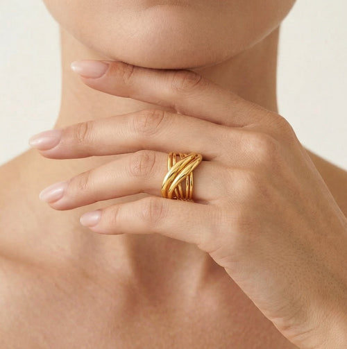 Bague torsadée en or jaune hautement polie