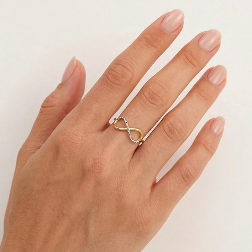 Prsten nekonečno ze žlutého a bílého zlata