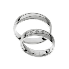 Bague de mariage en or blanc avec finition mate et polie.