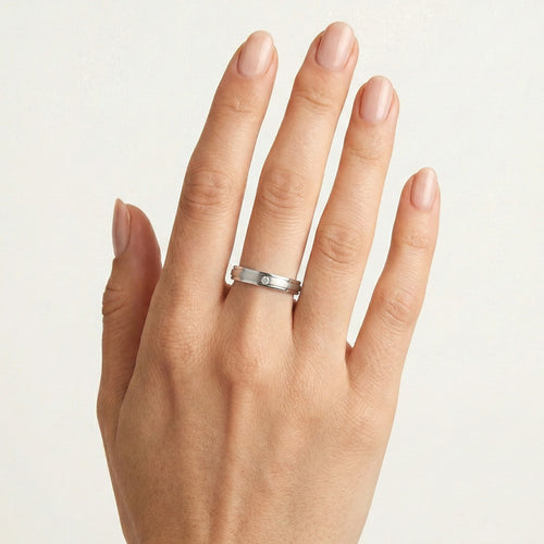 Weißgold-Trauring mit Diamant