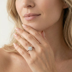 Bague carrée avec diamant