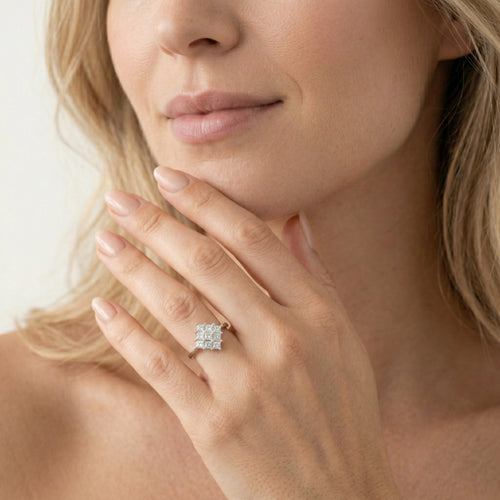 Bague carrée avec diamant