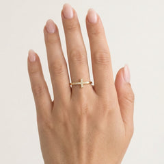 Bague croix en or avec zircon cubique