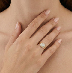 Anillo de oro amarillo brillante y pulido