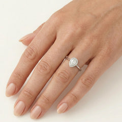 Prsten bílé zlato s kapkovým zirkonem