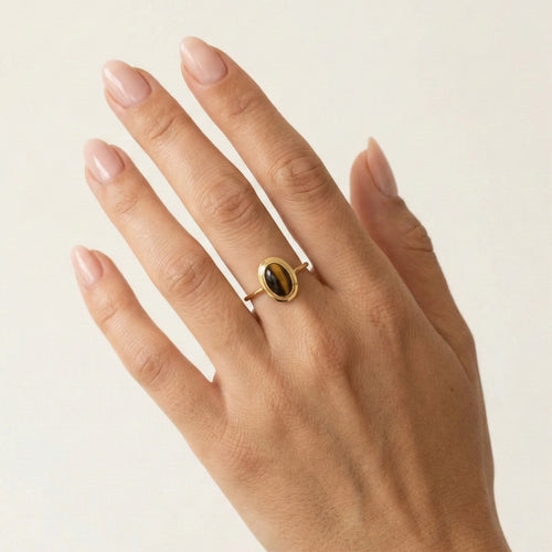 Ovaler Goldring mit Tigerauge