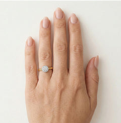 Prsten ze žlutého zlata s diamantem