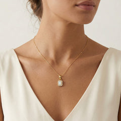 Colgante rectangular de ópalo con halo